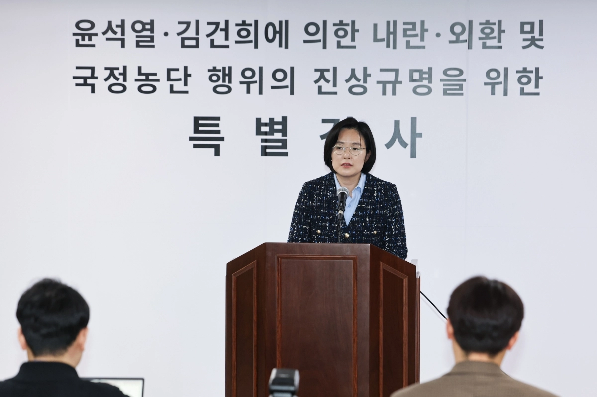 김지미 2차 종합 특검 특검보가 11일 경기 과천시 사무실에서 수사 관련 사항을 브리핑하고 있다. 연합뉴스