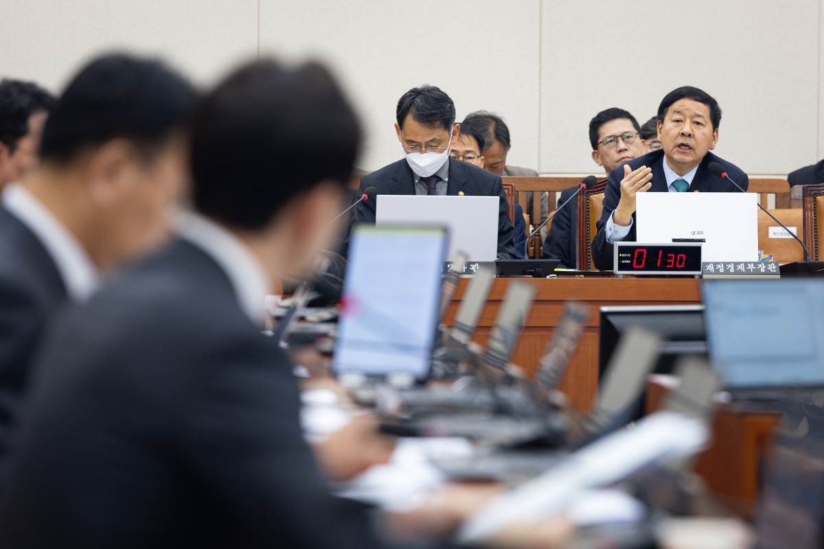 답변하는 구윤철 재정경제부 장관