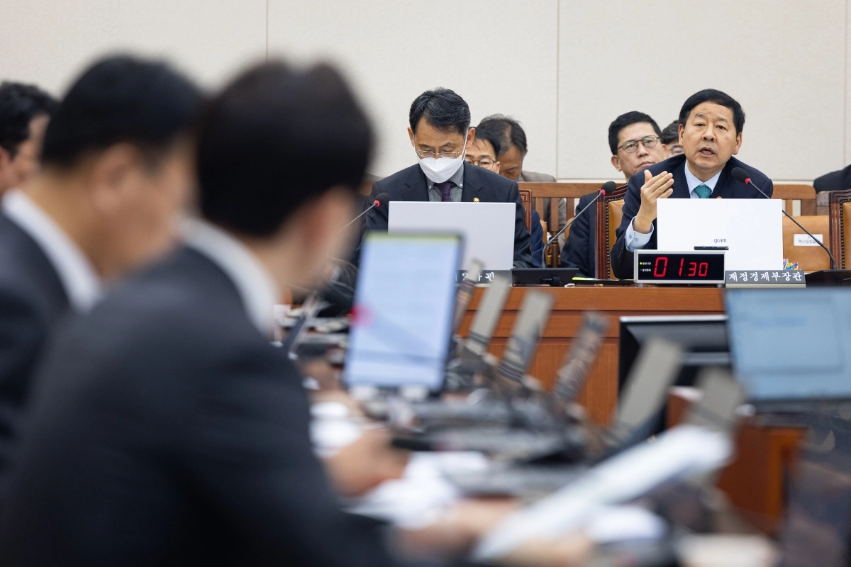 답변하는 구윤철 재정경제부 장관