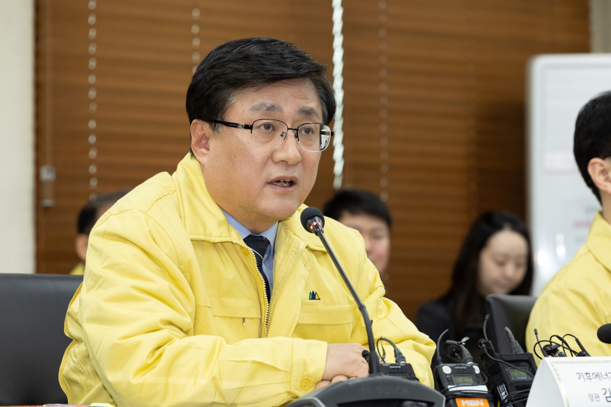 김성환 기후에너지환경부 장관이 11일 중동 상황 관련 에너지 대책 점검 회의를 주재하고 있다. 기후에너지환경부