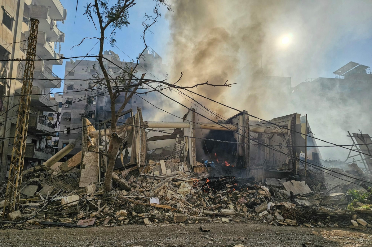 11일(현지시간) 이스라엘의 공습으로 베이루트 남부 교외의 하다트 라일라키 지역 건물이 파괴됐다. AFP 연합뉴스
