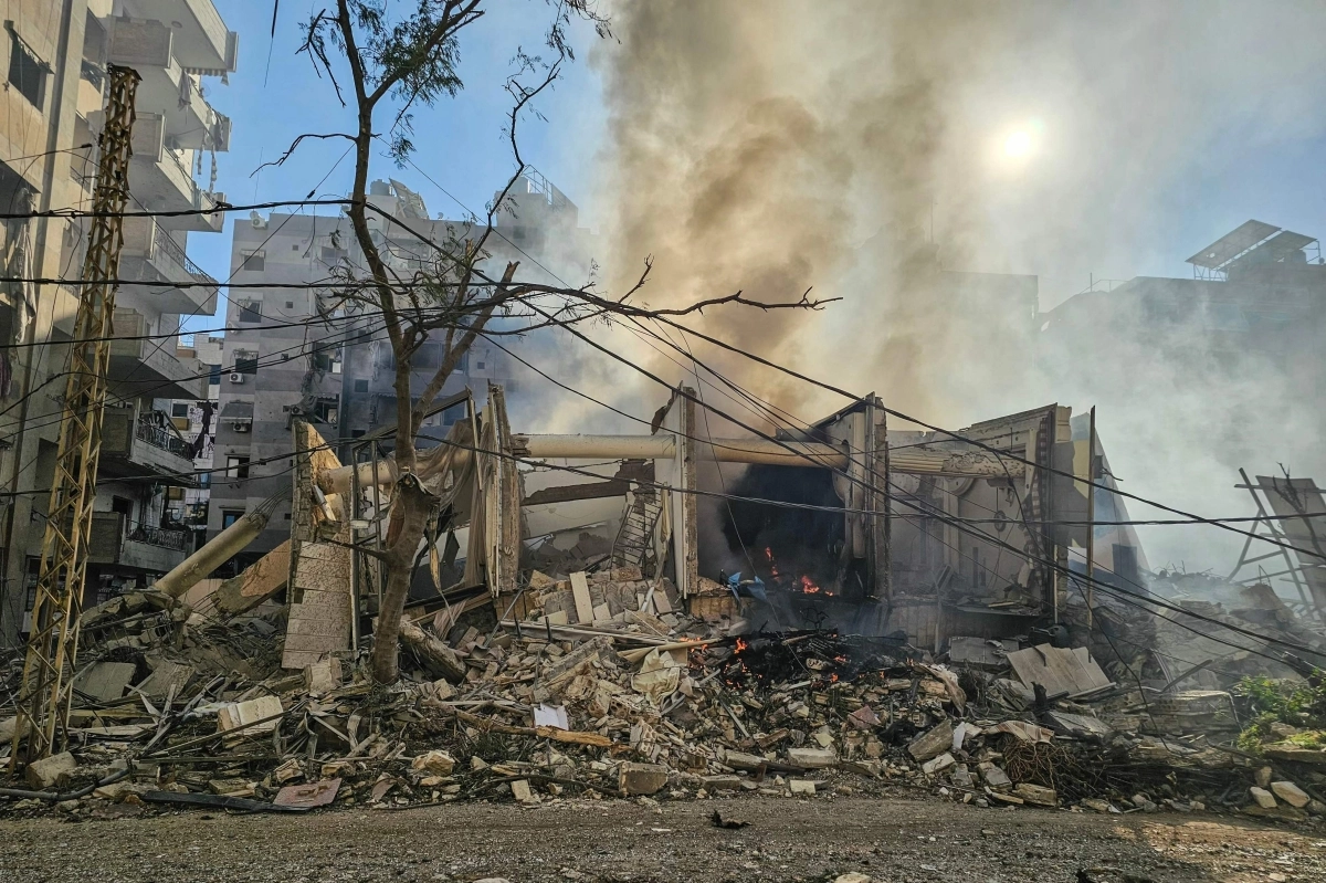 11일(현지시간) 이스라엘의 공습으로 베이루트 남부 교외의 하다트 라일라키 지역 건물이 파괴됐다. AFP 연합뉴스