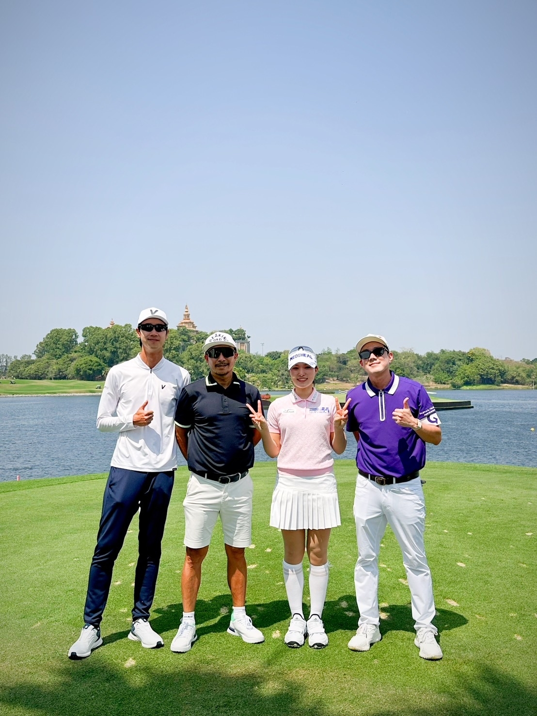 KLPGA투어 리쥬란 챔피언십 프로암에 참가해 안지현(왼쪽 세 번째)과 라운드한 태국 유명 가수 조이보이(왼쪽 두 번째)와 태국 기업인들. 쿼드스포츠 제공