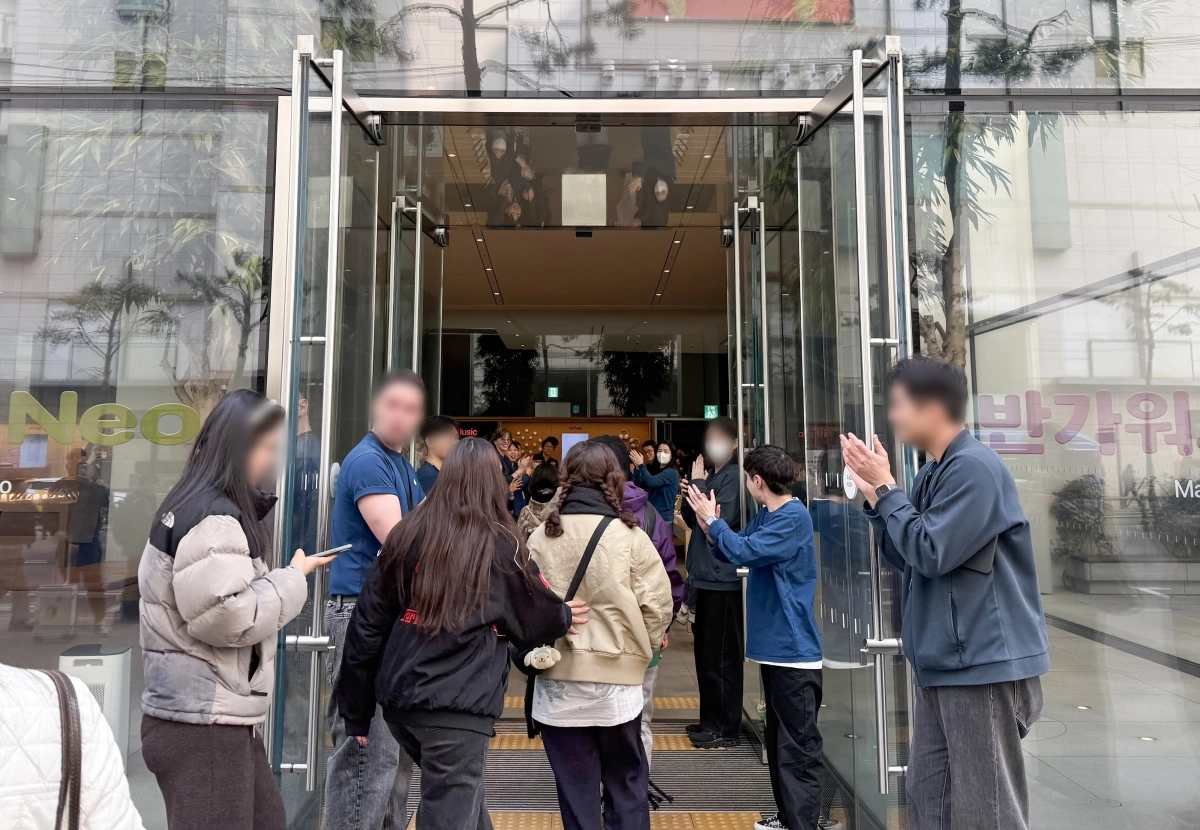 삼성·애플 폰의 전쟁 ‘오픈런’