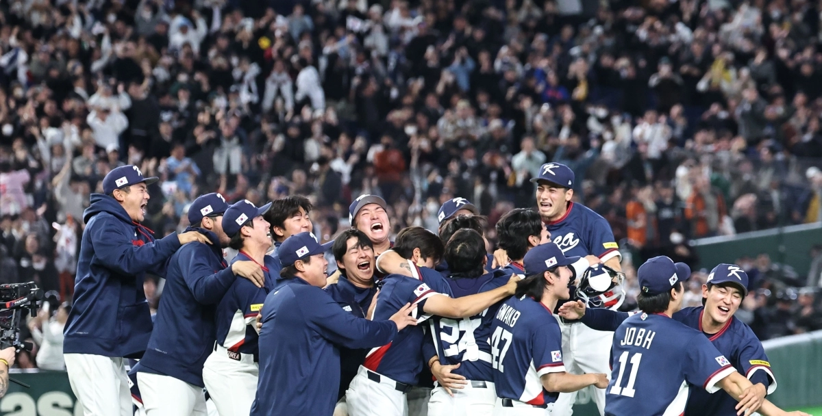 대한민국 야구대표팀 선수들이 9일 일본 도쿄 돔에서 열린 2026 월드베이스볼클래식(WBC) C조 조별리그 최종전 호주와의 경기르 승리하고 그라운드에 뛰쳐나와 다 같이 기뻐하고 있다. 2026.3.9 도쿄 연합뉴스