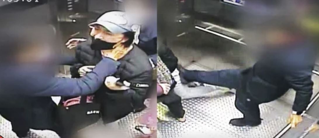 부산 한 상가 엘리베이터에서 80대 남성이 아이 어머니의 목을 조르고 발길질하는 모습. JTBC ‘사건반장’ 제보 화면 캡처
