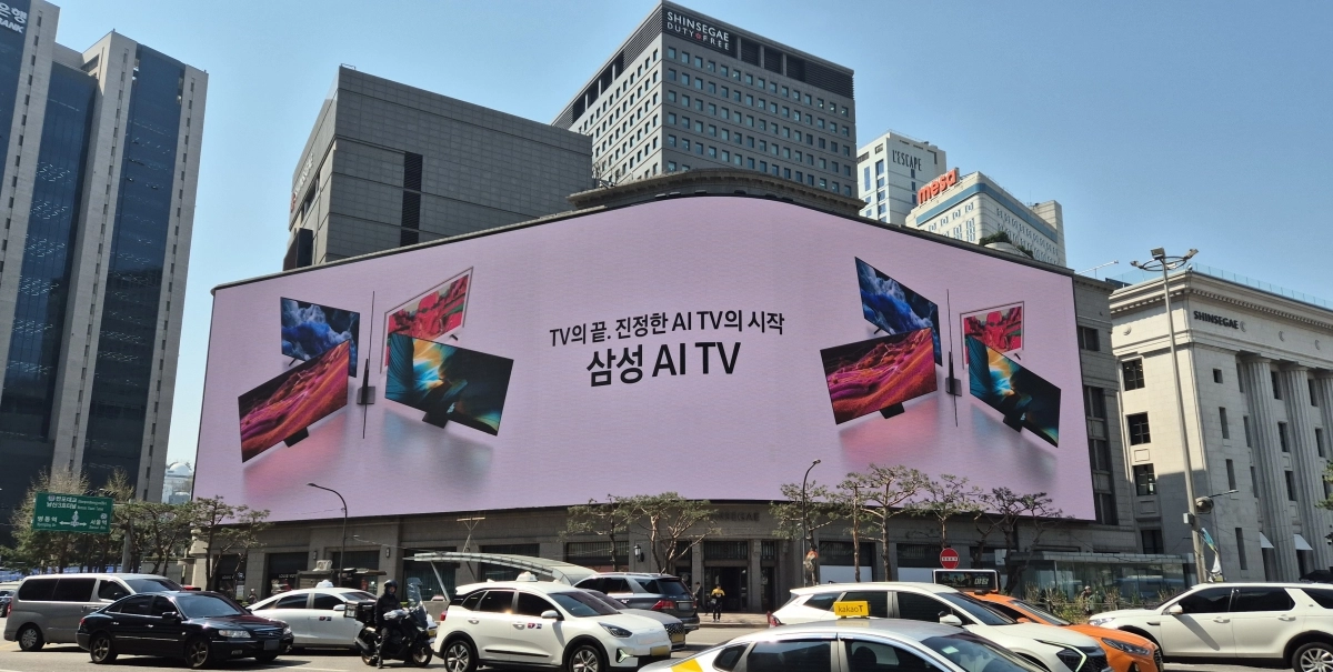 서울 신세계 백화점에서 진행하는 ‘삼성 비전 AI’ 옥외광고 모습. 삼성전자 제공