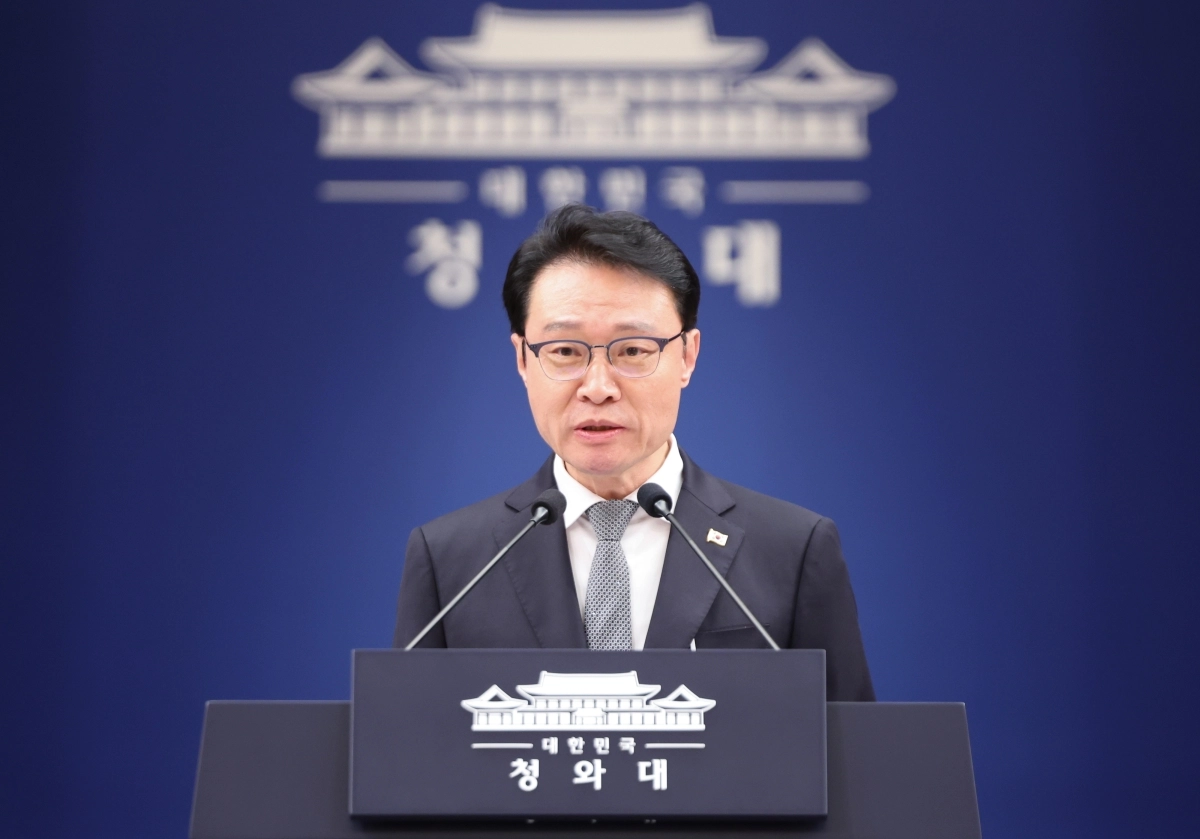 이규연 홍보소통수석이 12일 청와대 기자회견장에서 12·29 제주항공 참사 관련 브리핑을 하고 있다. 2026.3.12 연합뉴스