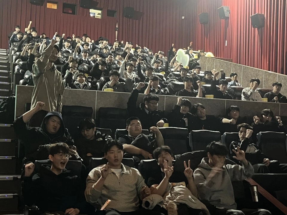 순천고가 모교 졸업생 영화감독을 초청해 진행한 진로 프로그램 ‘선배와의 만남’이 학생들의 큰 호응을 얻었다.