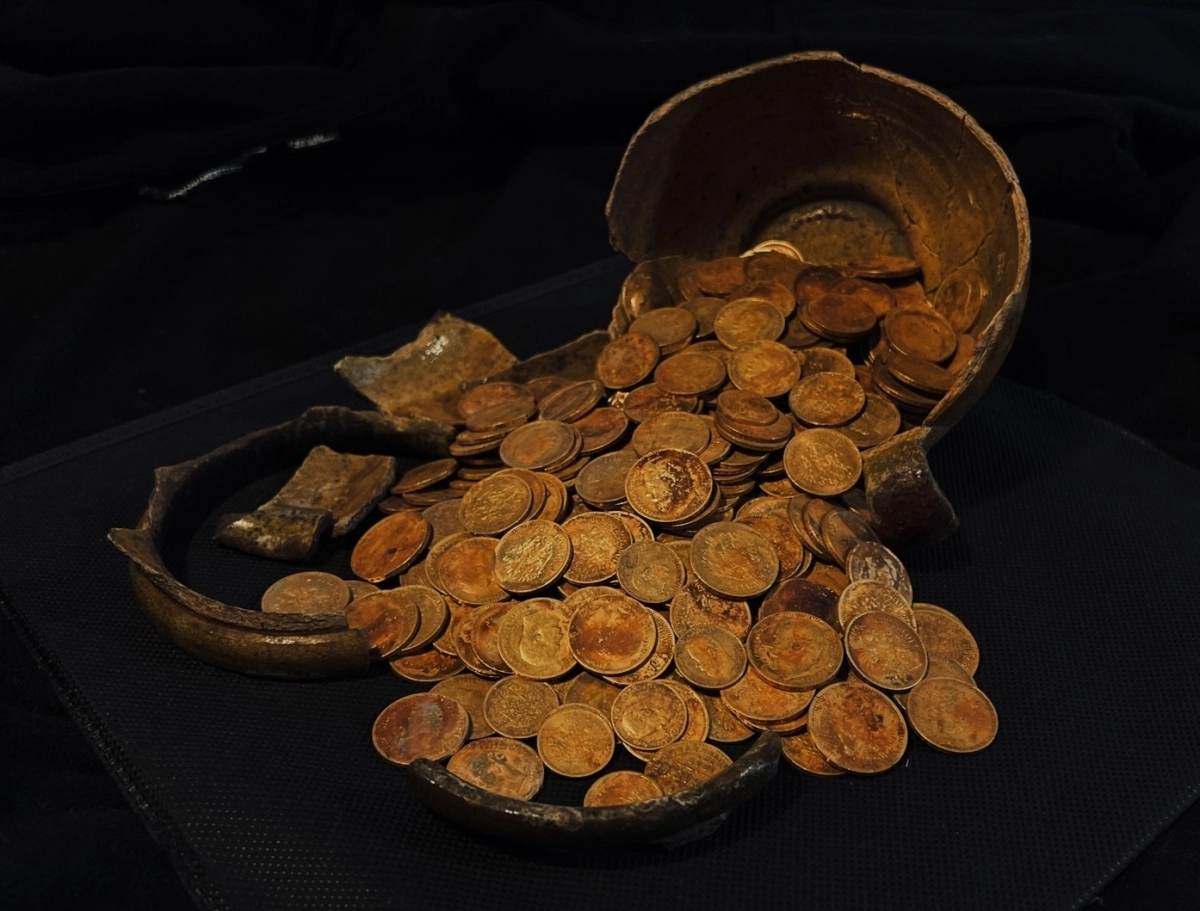러시아 과학 아카데미 고고학 연구소와 전러시아 역사민족박물관 연구원은 상트페테부르크에서 남동쪽으로 약 420㎞ 떨어진 토르조크시의 한 신축 공사 부지에서 발견된 과거 집터에서 러시아 제국 말기 금화가 가득한 항아리를 발굴했다고 밝혔다.