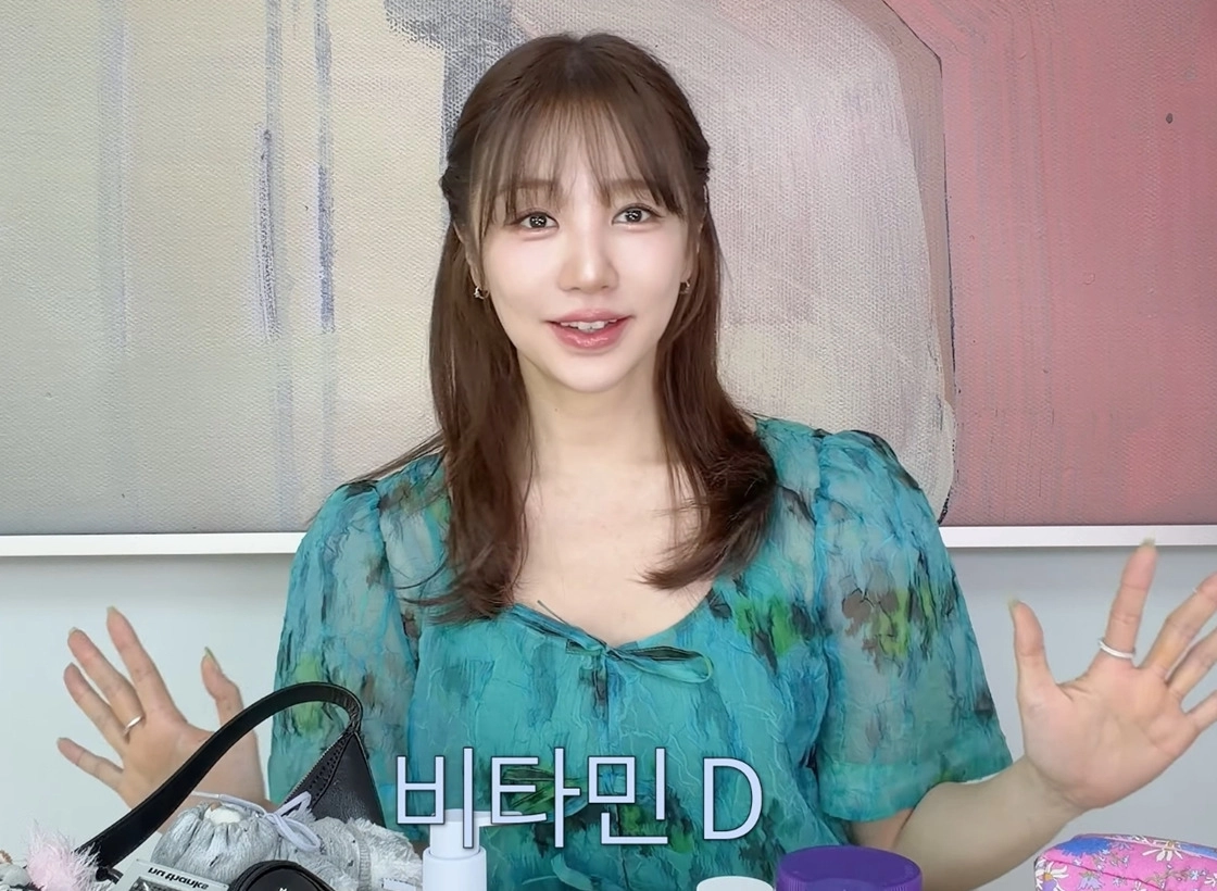 가수 윤은혜가 마그네슘을 챙겨 먹는다고 밝혔다. 유튜브‘​윤은혜의 EUNHYELOGIN’캡처