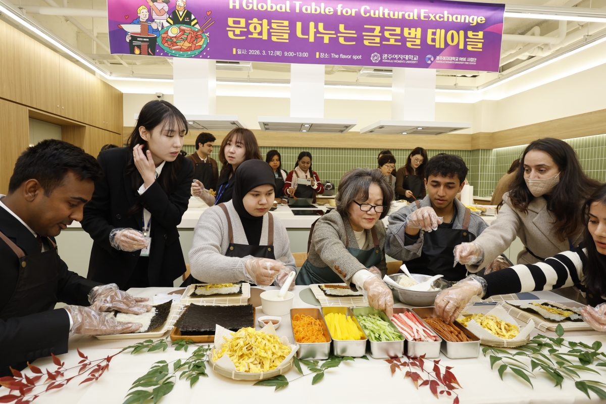 잘~ 펴고, 넣고, 돌돌 말아 주세요