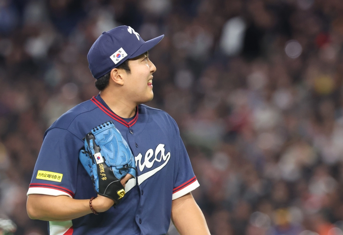 손주영이 9일 일본 도쿄 돔에서 열린 2026 월드베이스볼클래식(WBC) 조별리그 최종전 대한민국과 호주의 경기에서 1회말을 무실점으로 마친 뒤 더그아웃으로 향하고 있다. 2026.3.9 도쿄 연합뉴스