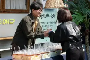 [포토] 장항준, ‘왕사남’ 흥행 감사 커피차 이벤트