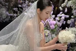 제니, 깜짝 결혼 소식 “행복하게 살겠다”…웨딩 사진 공개