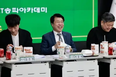 서강석 송파구청장, 청년봉사회와 햄버거 오찬 “송파 청년 목소리 경청”