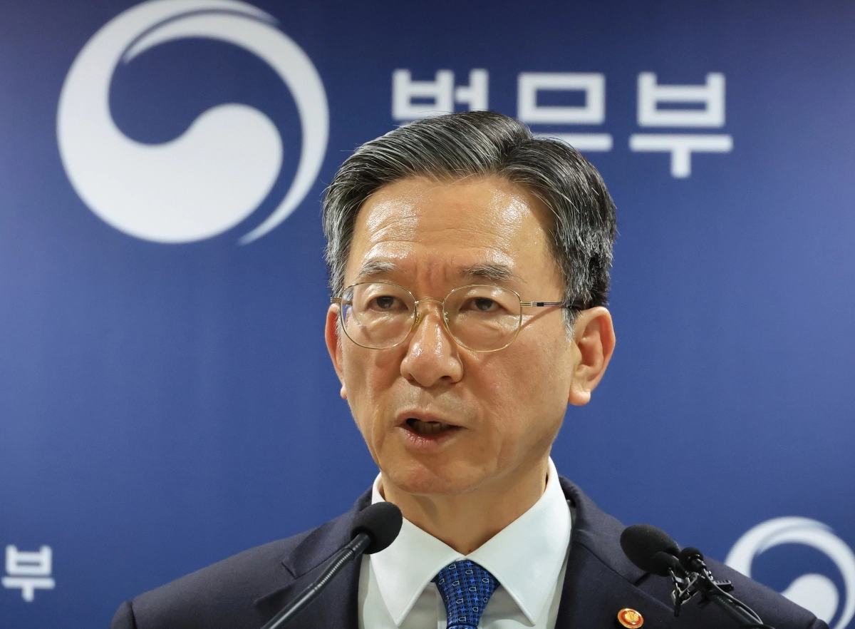 정성호 법무부 장관이 지난 3일 정부과천청사 법무부 브리핑실에서 2030 이민정책 미래 전략을 발표하고 있다. 연합뉴스