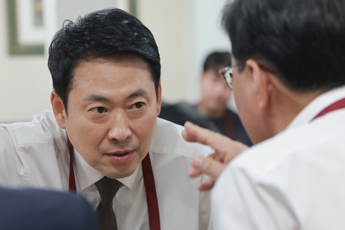 점심 먹으며 대화하는 국민의힘 장동혁 대표와 송언석 원내대표