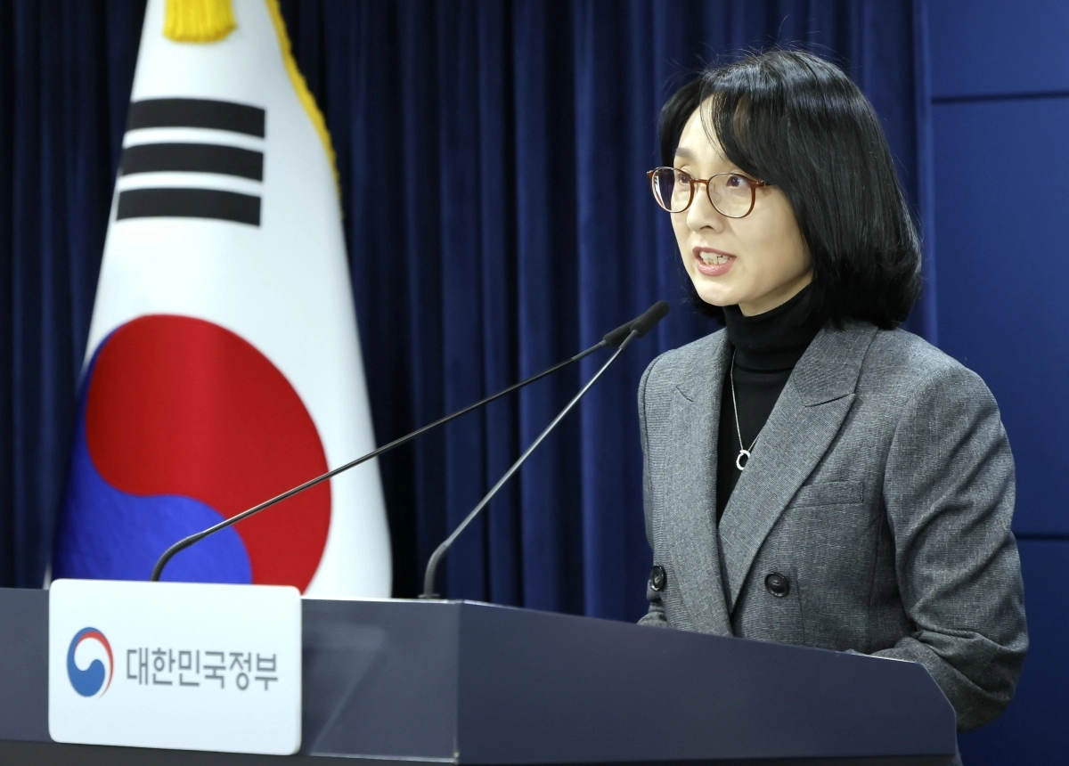 정경실 보건복지부 보건의료정책실장이 13일 서울 종로구 정부서울청사에서 공보의 감소 대비 지역보건의료 대책 브리핑을 하고 있다. 보건복지부 제공