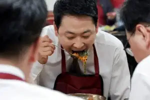 [포토] 점심 먹는 국민의힘 장동혁 대표