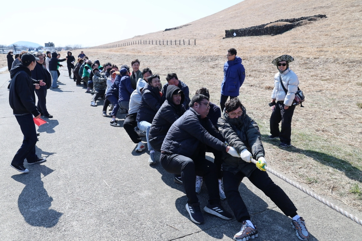 들불축제 행사인 줄다리기 모습. 제주시 제공
