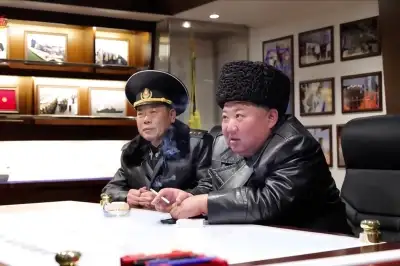 북한이 쏜 미사일은 ‘초대형 방사포’…김정은, 주애와 참관