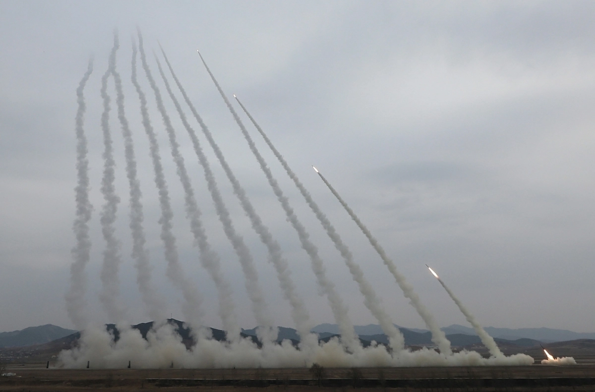 초정밀 방사포 화력 뿜은 北