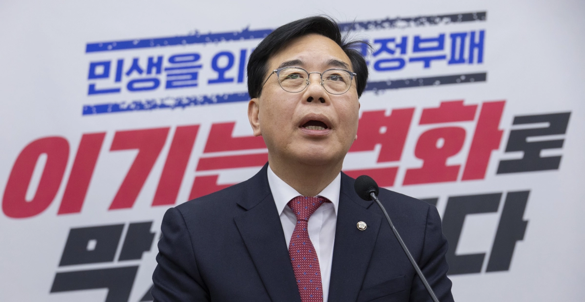 국민의힘 송언석 원내대표가 12일 국회에서 열린 의원 총회에서 ‘공소 취소 뒷거래 의혹’ 진상규명 당론 추진과 관련해 발언하고 있다. 연합뉴스
