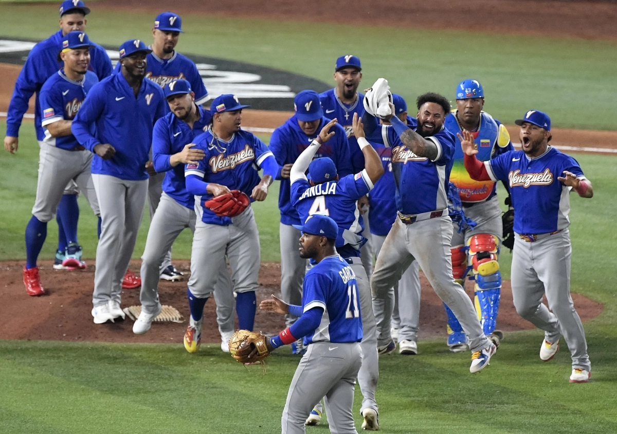 15일(한국시간) 미국 플로리다주 마이애미 론디포 파크에서 열린 2026 WBC 8강전에서 베네수엘라가 읿본을 8대5로 꺾고 기뻐하고 있다. 연합뉴스