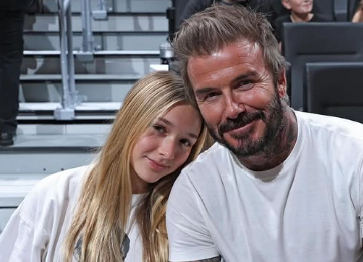 축구 스타 데이비드 베컴의 막내딸 하퍼 베컴이 14세의 어린 나이에 첫 뷰티 브랜드를 론칭한 사실이 알려지며 눈길을 끌고 있다. 인스타그램