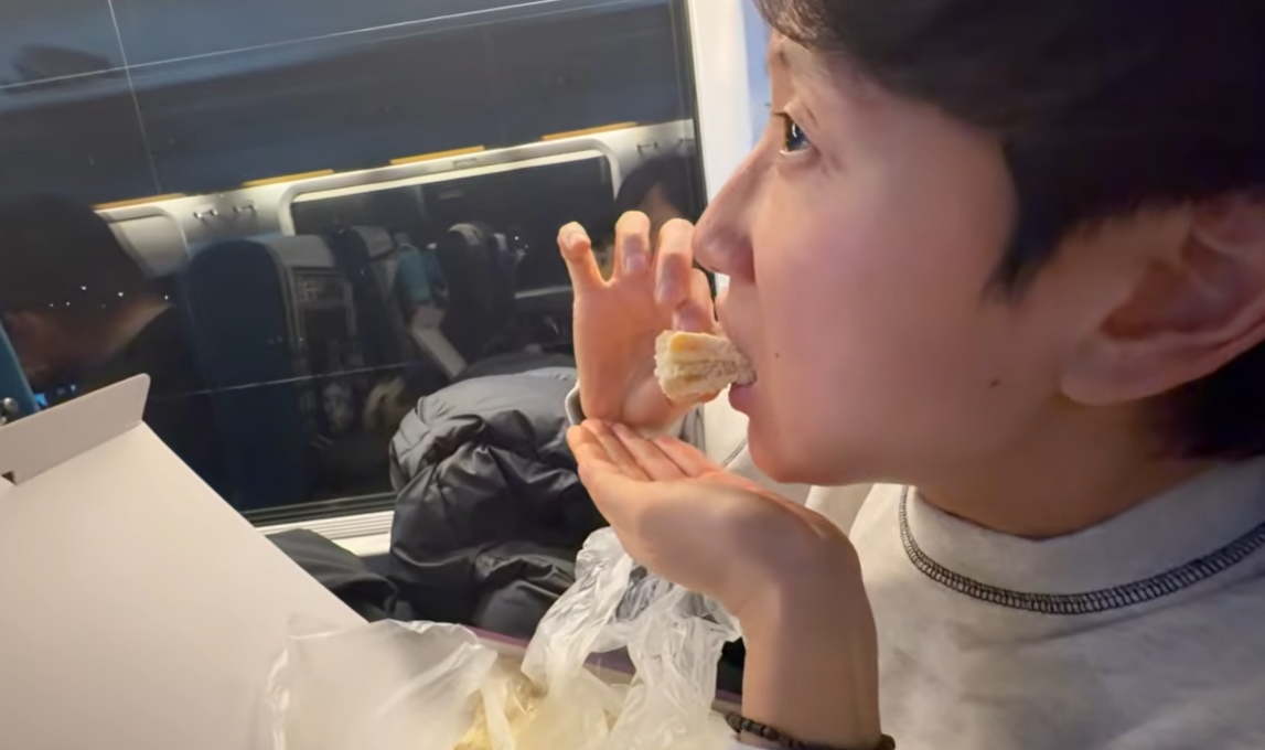 광주의 향토 떡집 창억떡이 최근 입소문을 타며 온라인상에서 급부상해 화제가 되고 있다. 유튜브 채널 ‘하말넘많’ 캡처