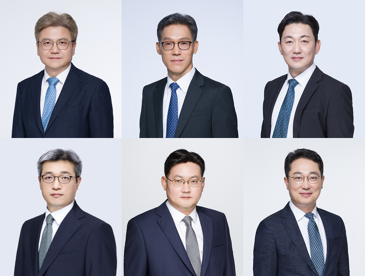 첫번째 줄 좌측부터 최창영, 장영수, 이동건 대표변호사, 두번째 줄 좌측부터 장재영, 장윤석, 강신욱 대표변호사. 법무법인 세종 제공