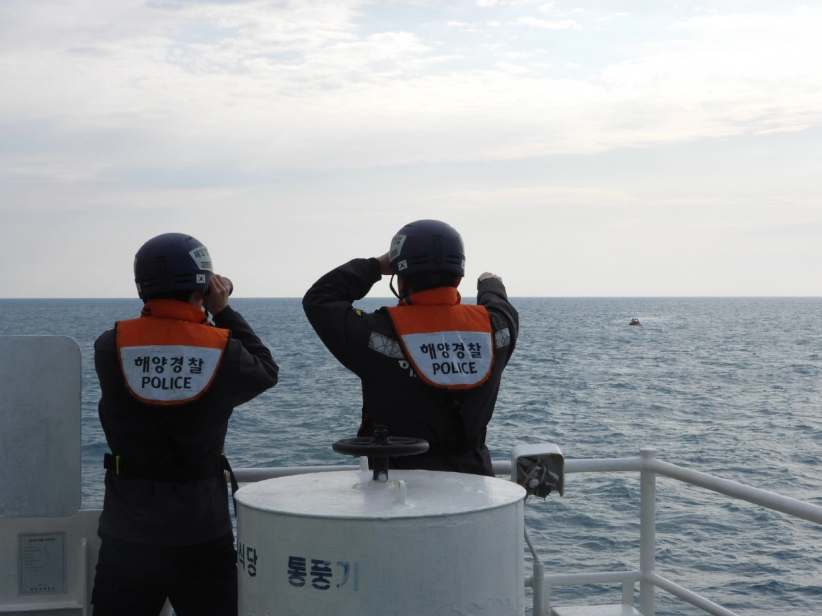 제주해경이 이틀째 사고해역 일대에서 주간수색하는 모습. 제주해양경찰서 제공