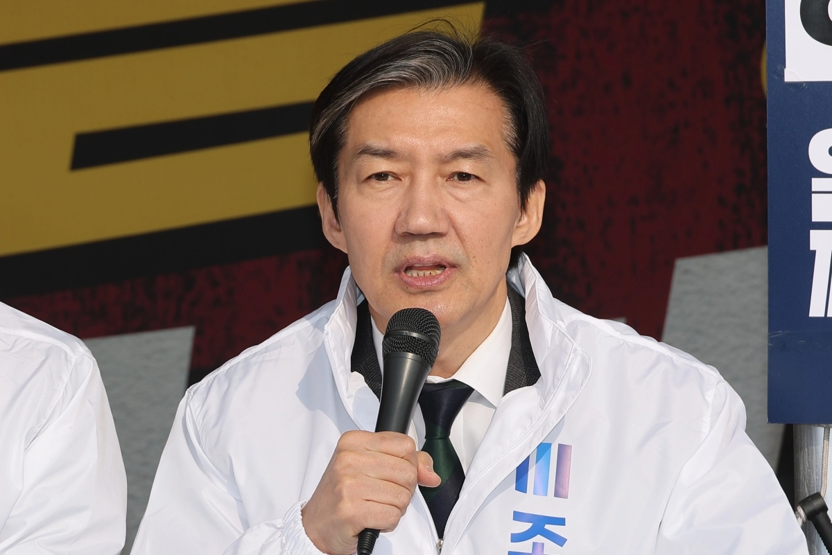 조국 조국혁신당 대표가 16일 국회 본관 앞 정치개혁 촉구 천막 농성장에서 열린 최고위원회에서 발언하고 있다. 2026.3.16 연합뉴스