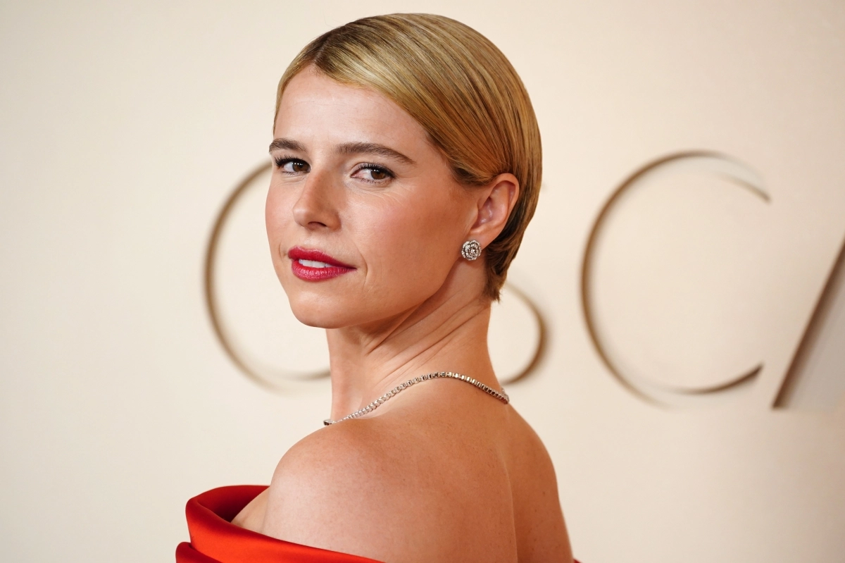 배우 제시 버클리가 15일(현지시간) 미국 로스앤젤레스 돌비 극장에서 열린 아카데미 시상식에 참석하고 있다. AP 뉴시스