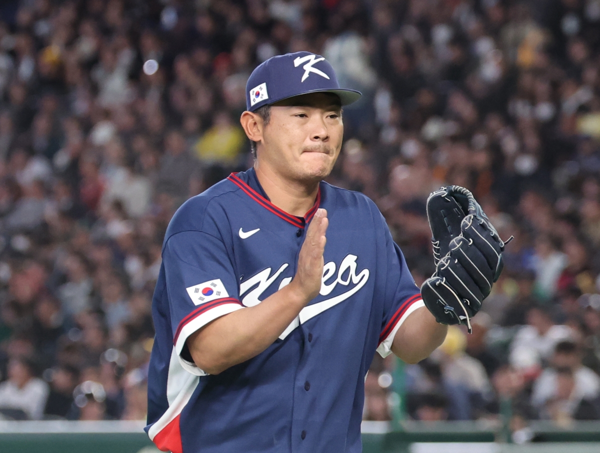 9일 일본 도쿄돔에서 열린 2026 월드베이스볼클래식(WBC) C조 조별리그 최종전 대한민국과 호주의 경기. 2회말을 무실점으로 마친 한국 노경은이 박수를 치고 있다. 2026.3.9 도쿄 연합뉴스