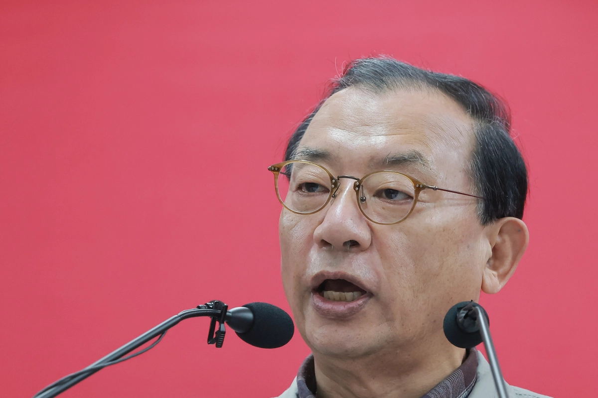 국민의힘 이정현 공천관리위원장이 16일 서울 영등포구 여의도 중앙당사에서 충북도지사 후보 공천 심사 결과를 발표하고 있다. 이 위원장은 이날 김영환 충북도지사를 컷오프(공천배제)하는 동시에 추가 공천 접수를 진행한다고 밝혔다. 연합뉴스