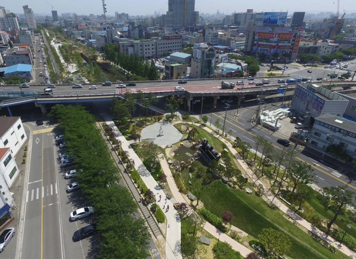 경북 포항지역 대표 도시공원인 철길숲(북구 우현동~남구 연일읍 유강리까지 9.3㎞) 전경. 경북도 제공