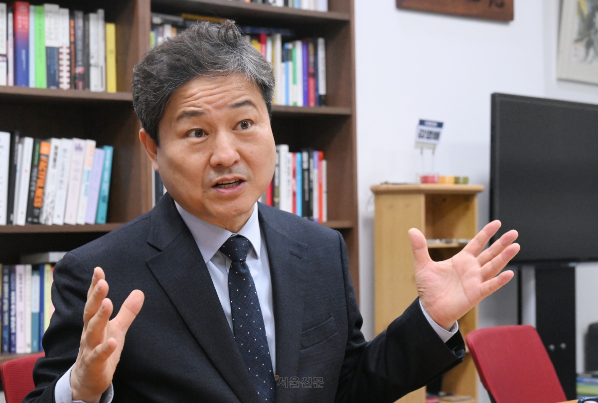 김영배 더불어민주당 의원이 17일 국회 의원회관에서 서울신문과 인터뷰를 하고 있다. 안주영 전문기자