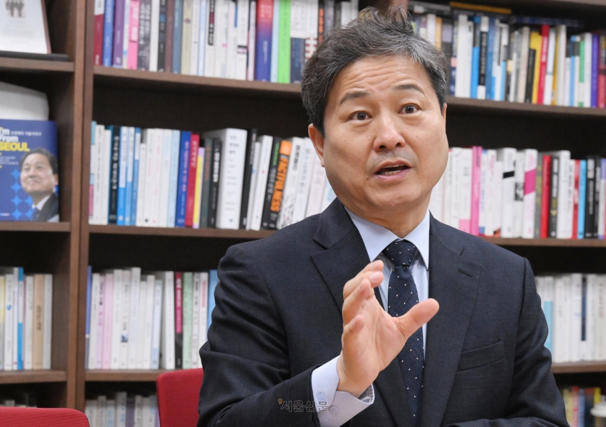 김영배 더불어민주당 의원이 17일 국회 의원회관에서 서울신문과 인터뷰를 하고 있다. 안주영 전문기자