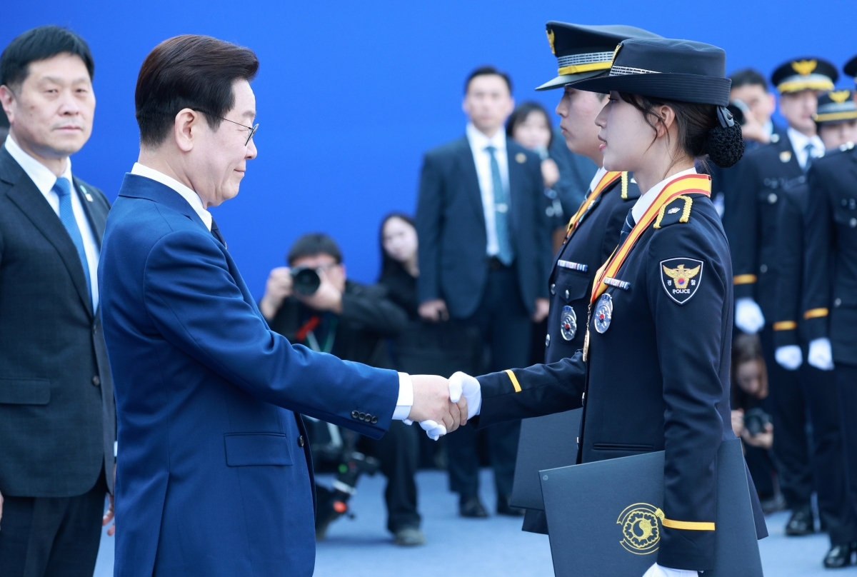 대통령상 수여하는 이재명 대통령