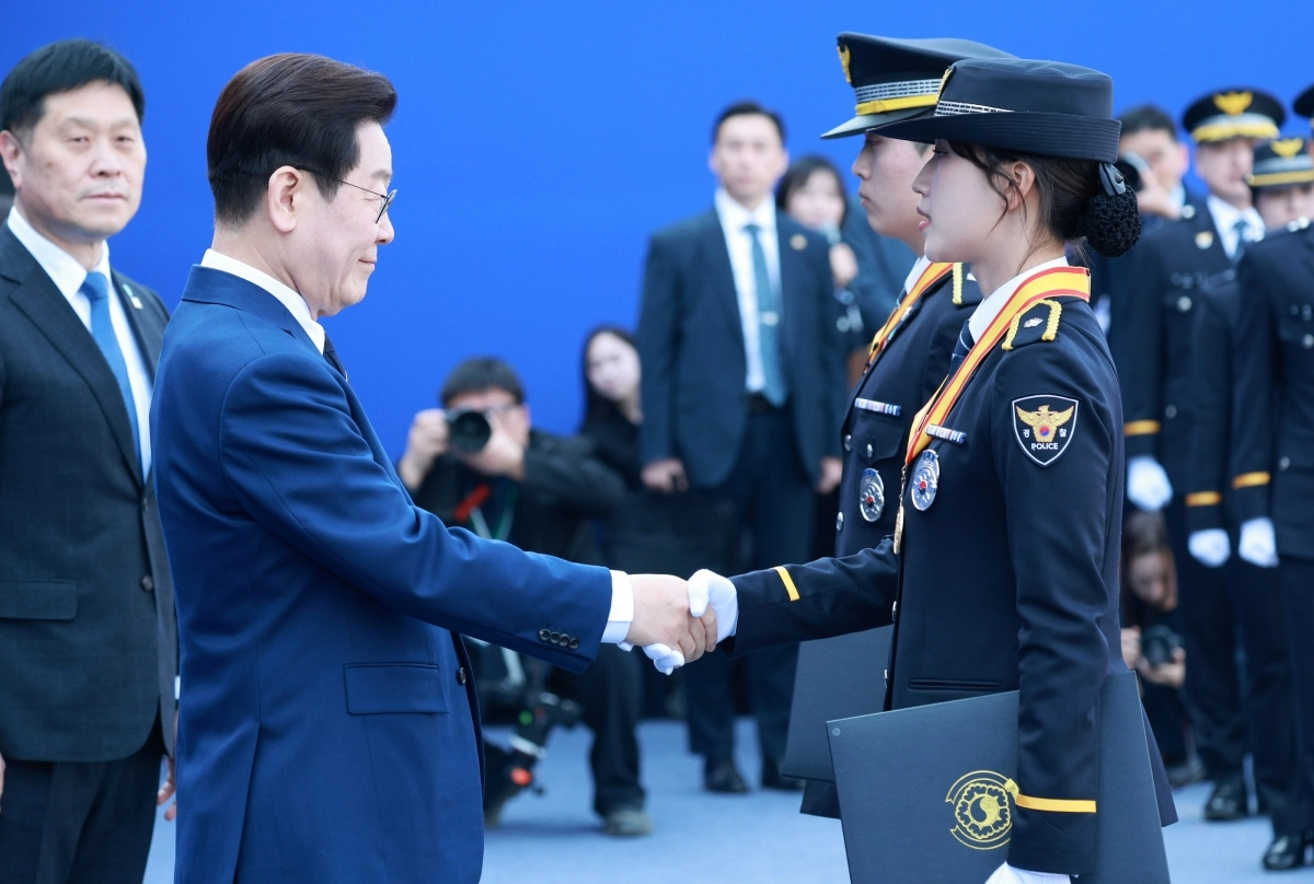 대통령상 수여하는 이재명 대통령