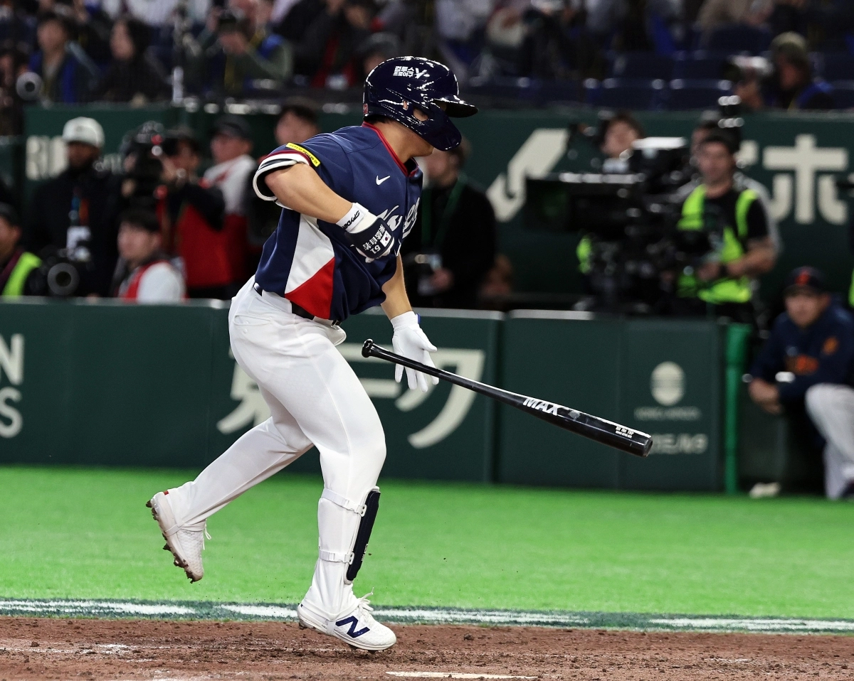 문현빈이 7일 일본 도쿄돔에서 열린 2026 월드베이스볼클래식(WBC) 본선 1라운드 일본전에서 8회말 2사 1, 2루에서 대타로 나와 볼넷을 얻어내고 있다. 2026.3.7 도쿄 뉴스1