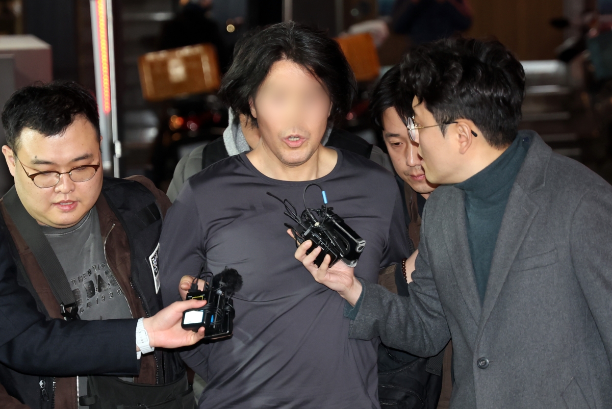항공사 기장 살해 혐의 50대 압송