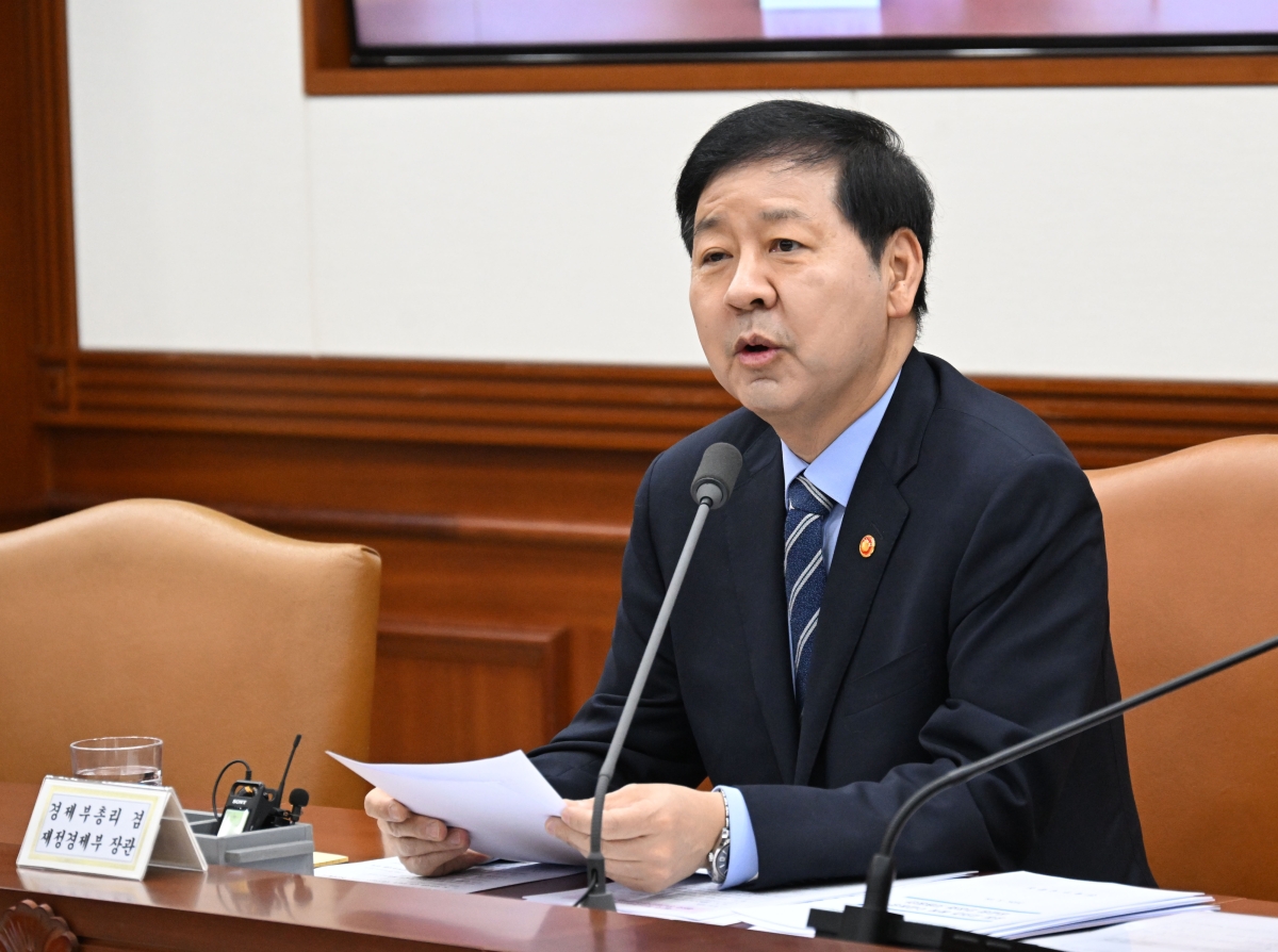 구윤철 부총리 겸 재정경제부 장관이 18일 비상경제장관회의 겸 공급망안정화위원회를 주재하고 있다. 재정경제부 제공