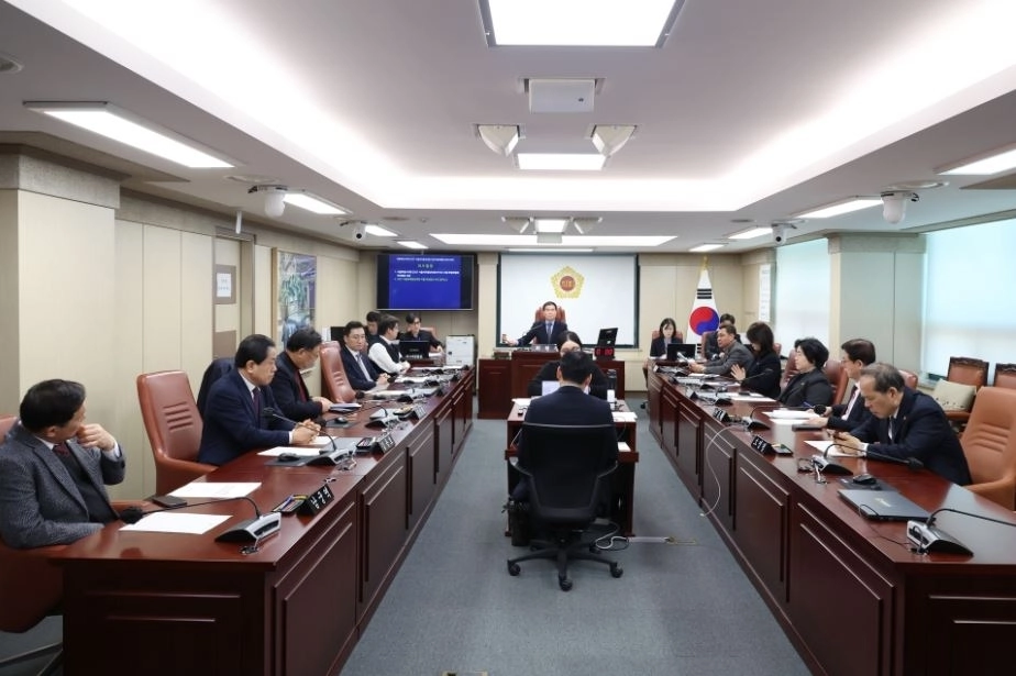 지난 13일 개최된 서울시의회 WYD 지원 특별위원회 제3차 회의를 통해 대회 준비 현황과 주요 지원 과제를 점검하고 있다.