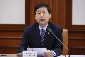 국제유가 또 출렁…국내 기름값은 ‘거북이 하락’