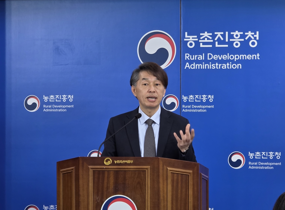 조용민 농촌진흥청 국립척산과학원 원장이 18일 세종 농식품부 브리핑룸에서 난축맛돈 품종의 장점을 설명하고 있다. 김중래 기자