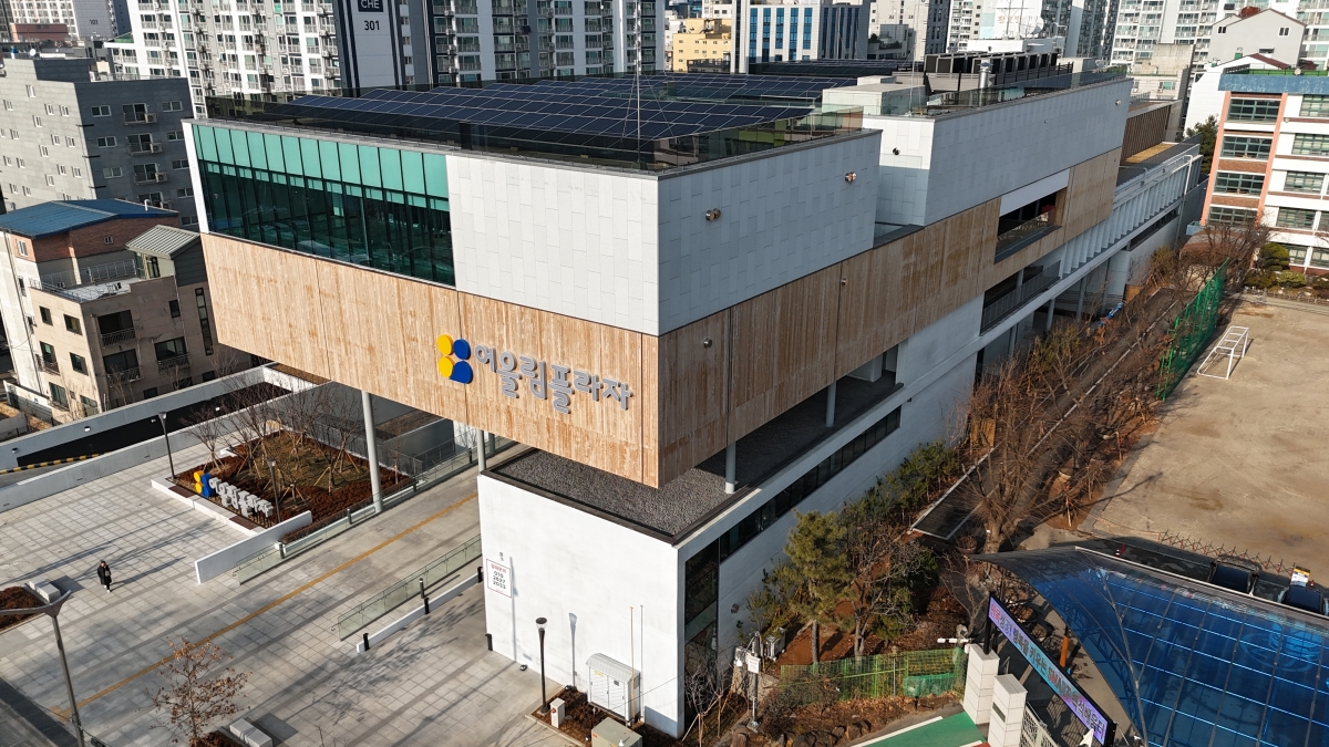 서울 강서구에 문을 연 ‘어울림플라자’ 측면. 서울시 제공