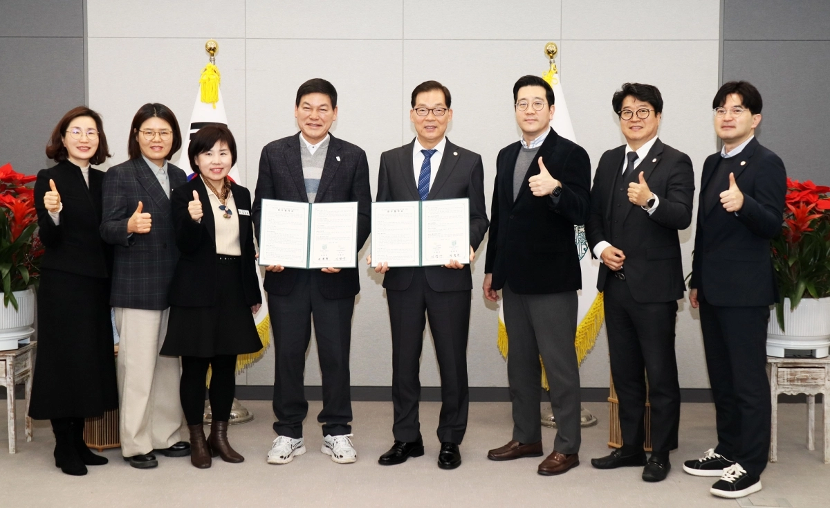 전남 담양군은 18일 국립광주과학관과 AI·디지털 문해력 제고를 위한 업무 협약을 체결했다. (담양군 제공)